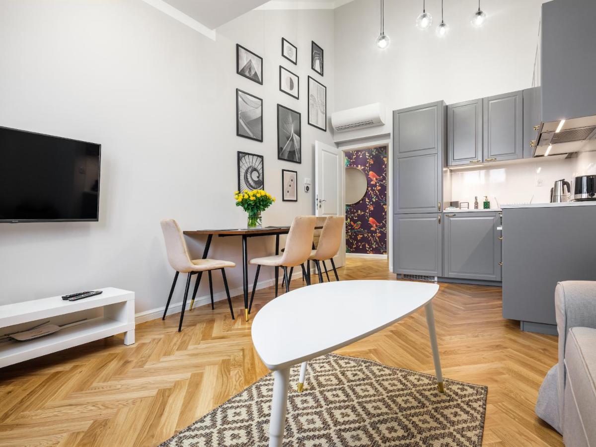 14 Rakowicka Street IV One-bedroom apartment balcony