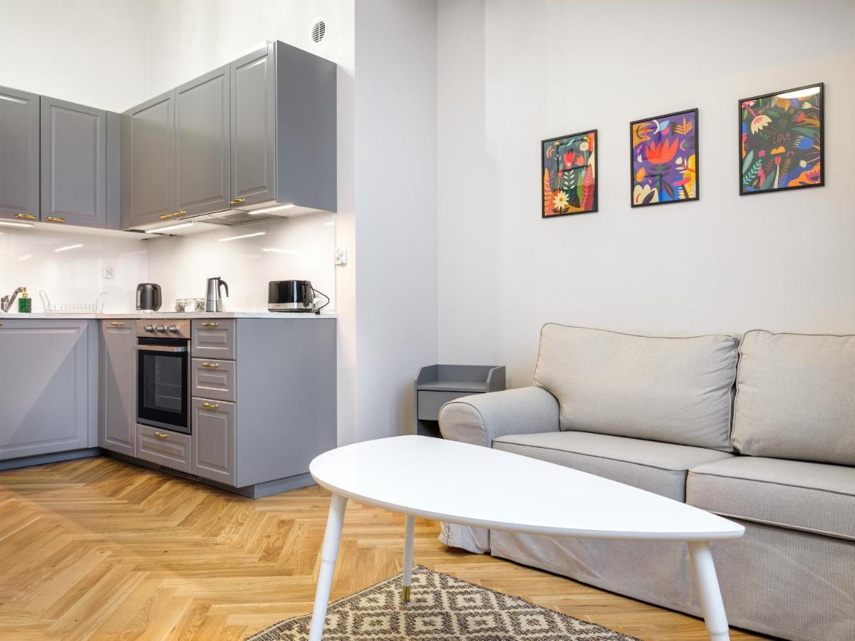 14 Rakowicka Street IV One-bedroom apartment balcony