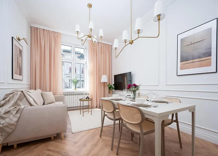 Discover Krakow Apartments - 3 Rakowicka St - Classic Apartments Near Main Station - Netflix