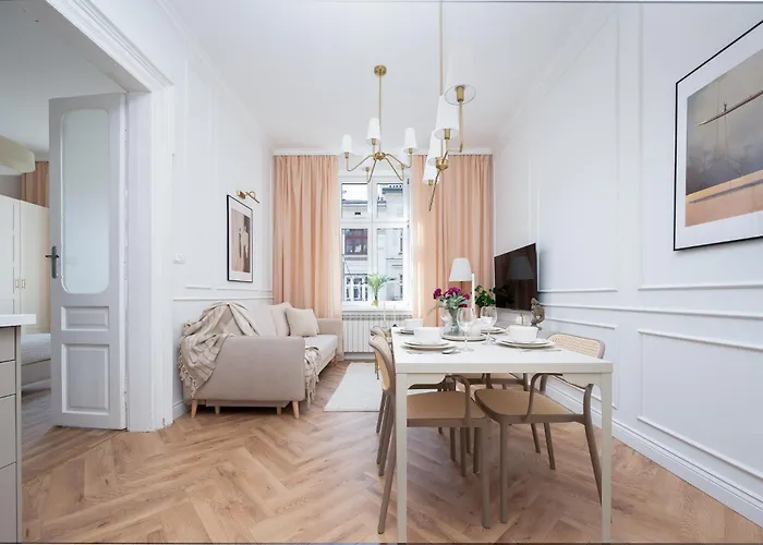 Discover Krakow Apartments - 3 Rakowicka St - Classic Apartments Near Main Station - Netflix